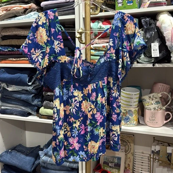 NWT Andrew By Unit Floral Crochet Top Large - Picture 5 of 5